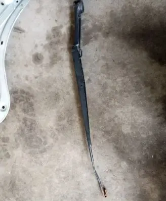 KIA Sportage Front wiper blade arm 983103U000