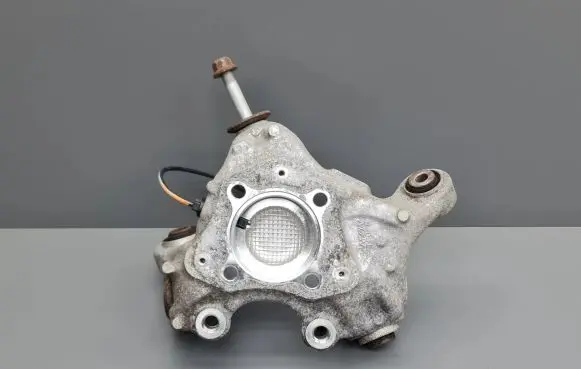 Rear wheel hub spindle/knuckle