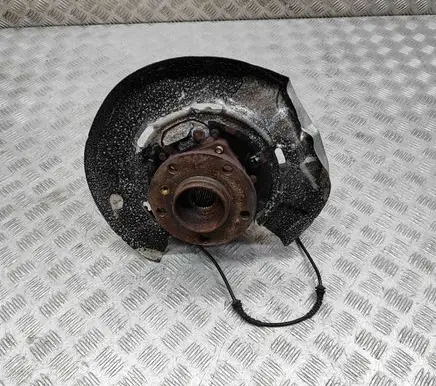 Rear wheel hub