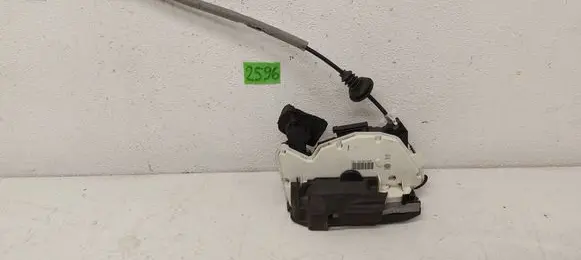 Volkswagen Golf VII Front door lock 5K1837016E