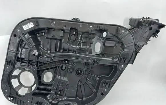 Rear window lifting mechanism without motor