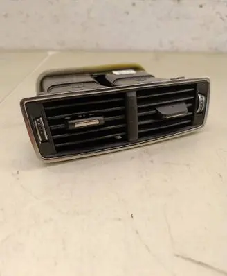 Audi Q7 4M Rear air vent grill 4M0819203
