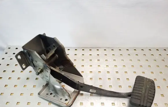 Hyundai Terracan Brake pedal
