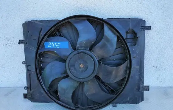 Mercedes-Benz C W204 Electric radiator cooling fan A2045000755