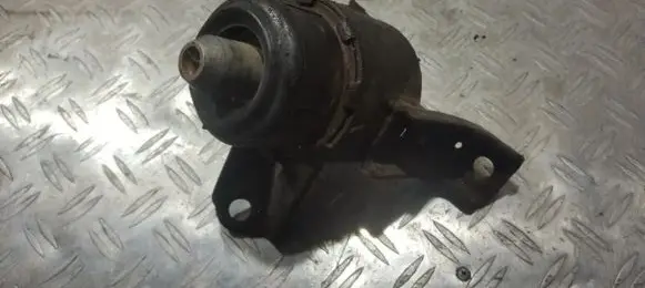 Mazda 6 Engine mount bracket