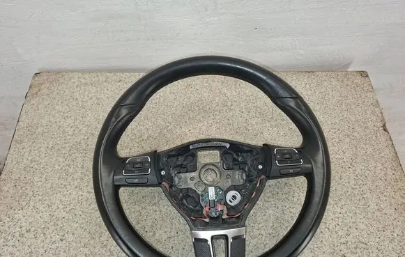 Volkswagen Jetta VI Steering wheel 5C0419091 T1P0002P20407 5C0419091AK