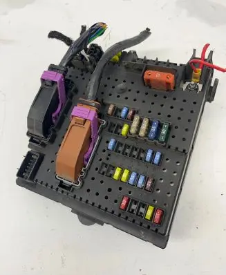 Volvo V70 Fuse module 28017881 30728512