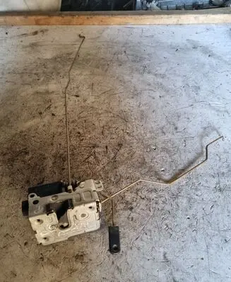 Iveco Daily 45 - 49.10 Front door lock