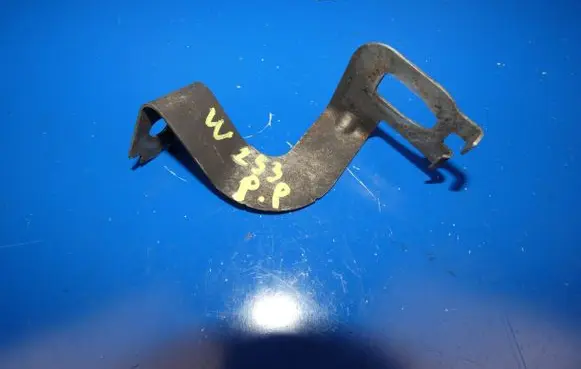 Mercedes-Benz GLC X253 C253 Fender mounting bracket A2535240140