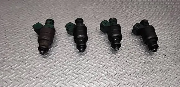 Volkswagen Golf IV Fuel injectors set 037906031AA