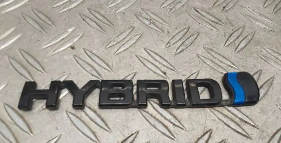 Toyota RAV 4 (XA40) Fender model badge letters 