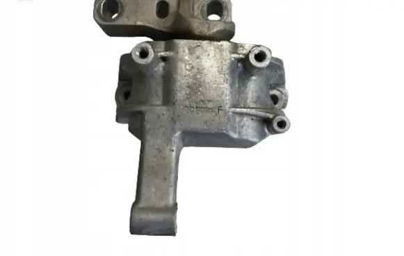Volkswagen Tiguan Engine mount bracket 5N0199262F