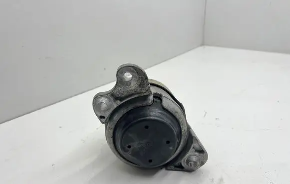 Engine mount bracket