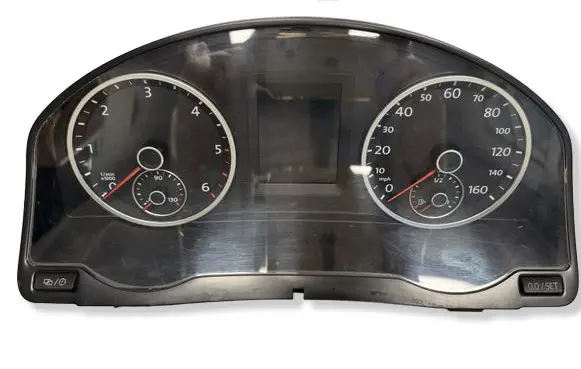 Volkswagen Tiguan Speedometer (instrument cluster) 5N0920983D