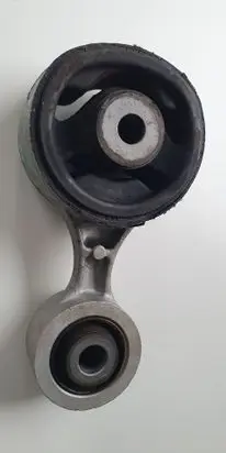 Honda CR-V Engine mount bracket
