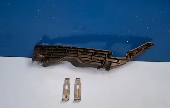 Volvo XC60 Headlight/headlamp mounting bracket 10600021520 31420418
