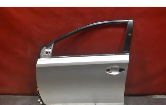Toyota Auris 150 Front door 