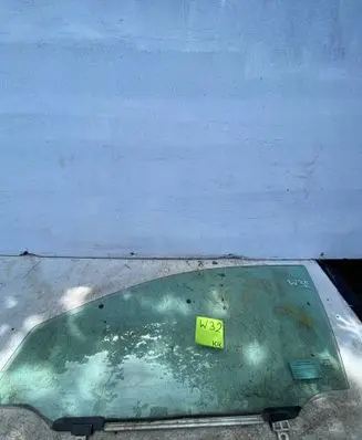 Toyota Avensis T220 Front door window glass four-door 43R00050 DOT24AS2M62