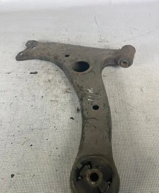 Toyota Prius (XW20) Front lower control arm/wishbone