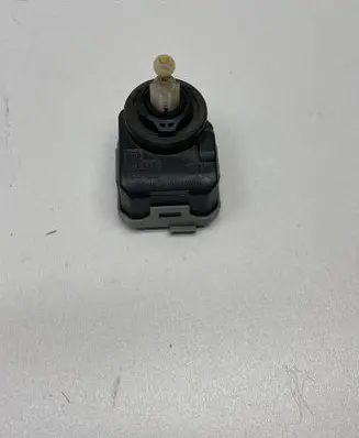 Headlight level adjustment motor