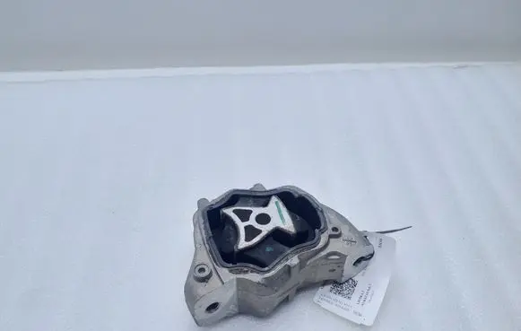 Volvo S60 Engine mount bracket 8070M18 TR8070M18