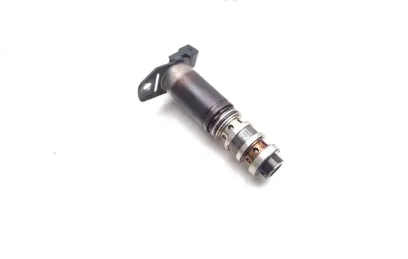 BMW 3 E90 E91 Camshaft vanos timing valve 7584115
