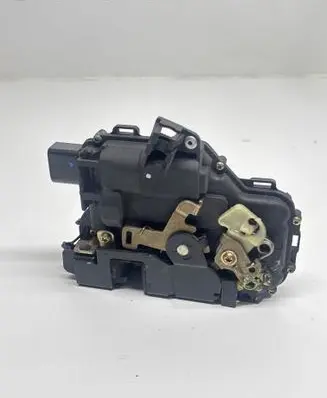 Volkswagen Golf IV Front door lock PA66GF30