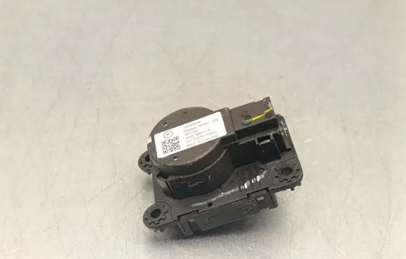 Citroen C4 III e-C4 Air flap motor/actuator 16000458