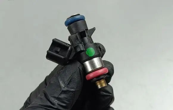 Jeep Grand Cherokee WL Fuel injector 05281427AA
