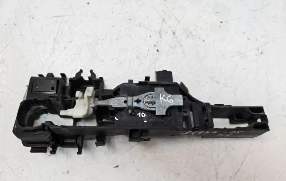 Rear door exterior handle/bracket