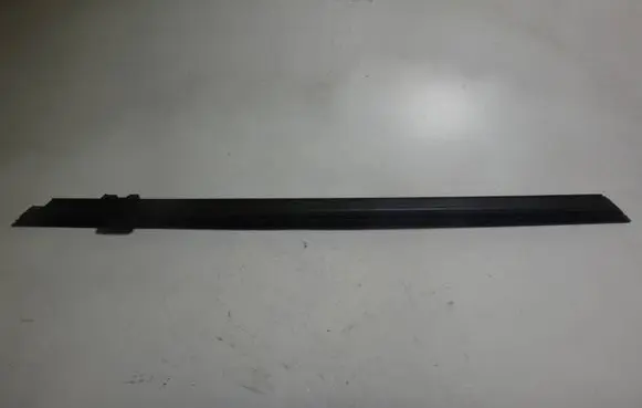 BMW 2 Active Tourer U06 Front door rubber seal 8496307