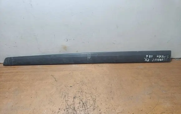 Chevrolet Spark Front door trim (molding) 96657019