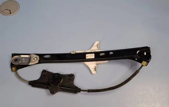 Volkswagen PASSAT B8 Rear window lifting mechanism without motor 3G9839462A