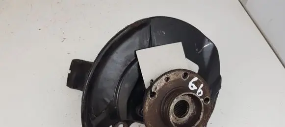 Nissan Qashqai Front wheel hub spindle knuckle