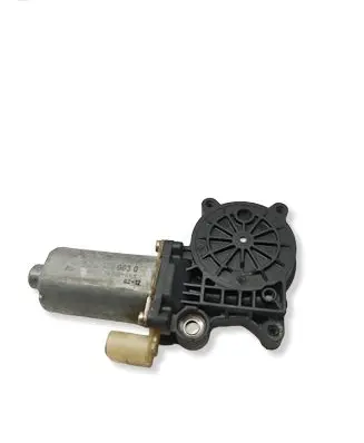 BMW 3 E46 Front door window regulator motor 8362063