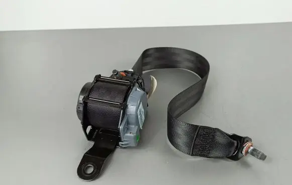SsangYong Rexton Third row seat belt Y40018180895