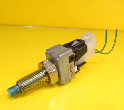 Mazda Premacy Brake pedal sensor switch UH71