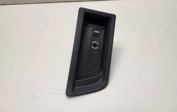 BMW 3 F30 F35 F31 AUX in-socket connector 9207357