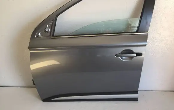 Mitsubishi Outlander Front door