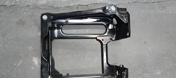 BMW X3 G45 Radiator mount bracket 5A26E85