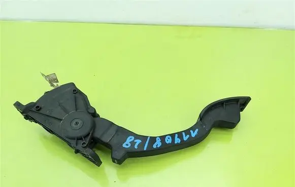 Ford C-MAX I Accelerator throttle pedal 3M519F836AF