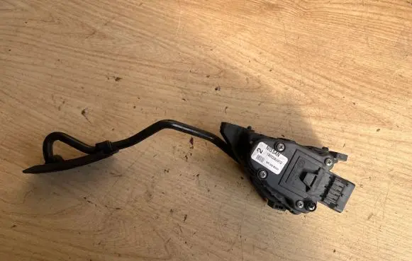 Nissan Almera N16 Accelerator throttle pedal 18002AU410