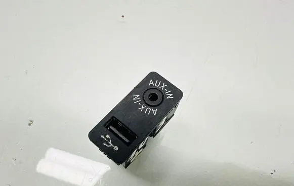 BMW 3 F30 F35 F31 AUX in-socket connector 169593 9229246
