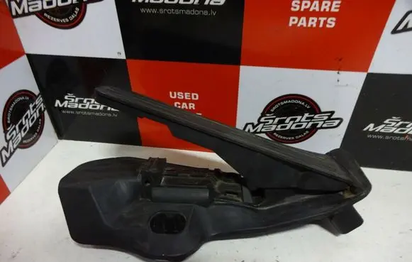 Volkswagen Golf V Accelerator throttle pedal 1K2721503K