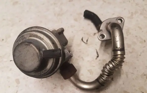 Mercedes-Benz ML W163 EGR valve 72213600 A1121400060