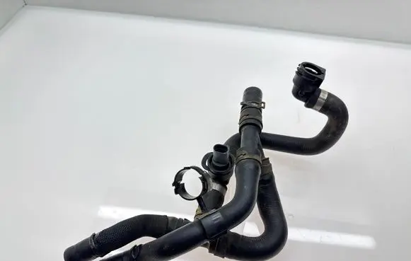 Engine coolant pipe/hose
