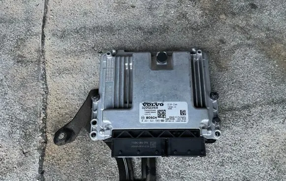 Volvo XC40 Engine control unit/module 32255068