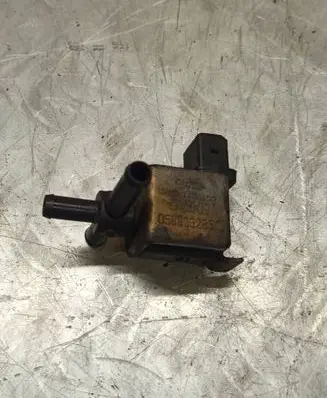 Volkswagen PASSAT B5 Turbo solenoid valve 058906283C