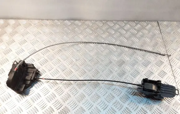 Nissan Note (E11) Front door lock