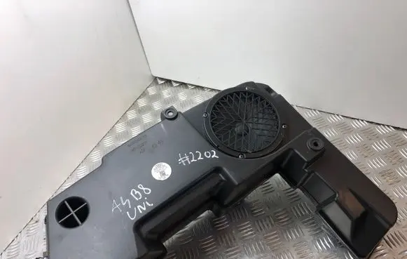 Audi A4 S4 B8 8K Subwoofer speaker 8K9035382